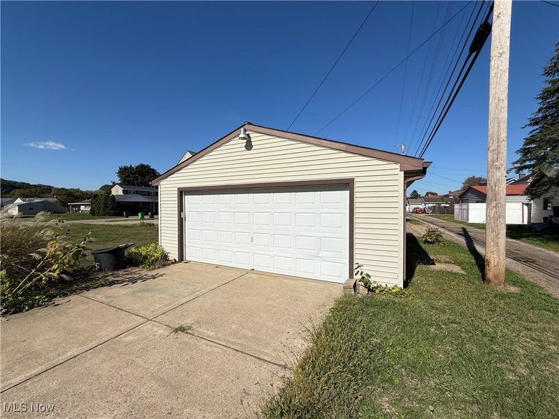 621 Newport Avenue, Uhrichsville, OH 44683 Photo 10