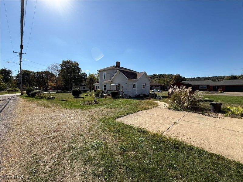 621 Newport Avenue, Uhrichsville, OH 44683 Photo 11