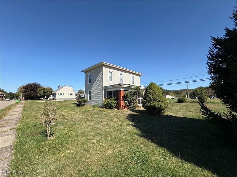 621 Newport Avenue, Uhrichsville, OH 44683 Photo 16