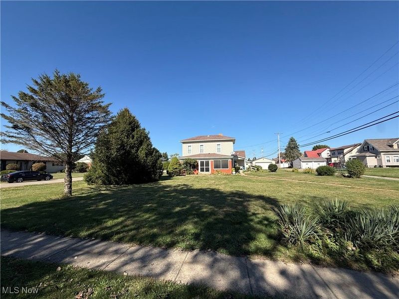 621 Newport Avenue, Uhrichsville, OH 44683 Photo 3