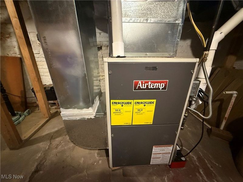 621 Newport Avenue, Uhrichsville, OH 44683 Photo 40