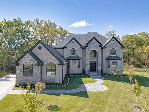 3118 Hickory Lawn Road, Rochester Hills, MI 48307