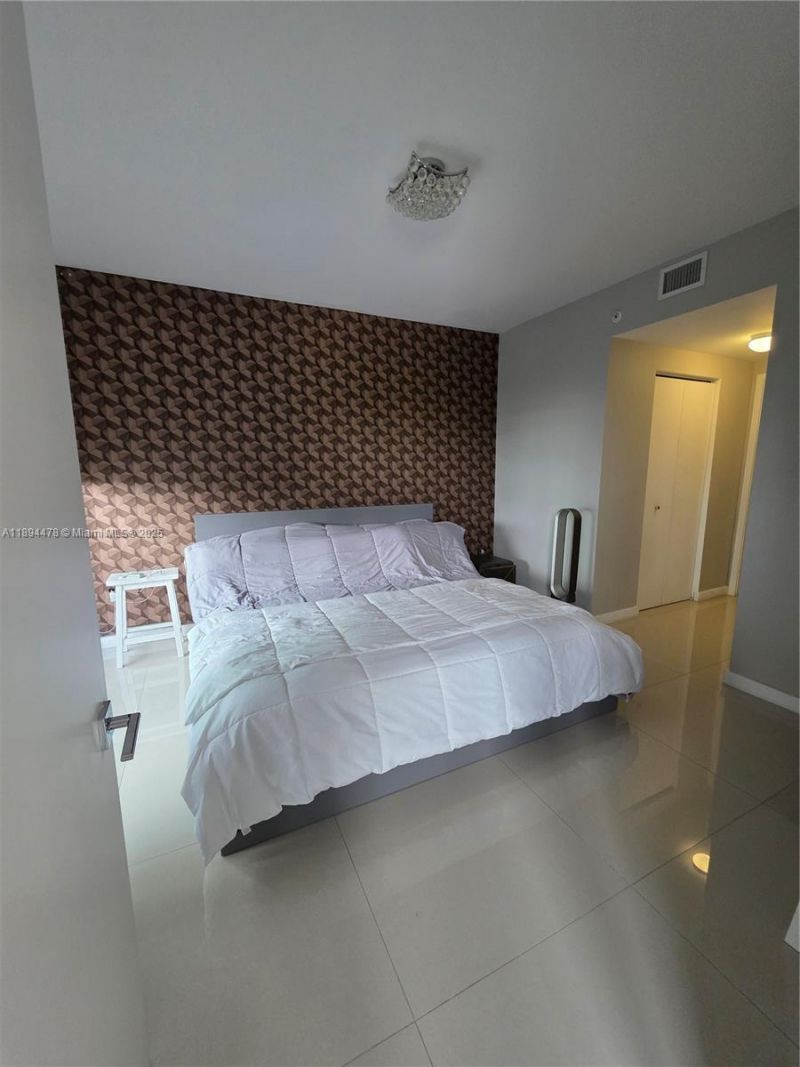 488 NE 18th St, Unit 301, Miami, FL 33132 Photo