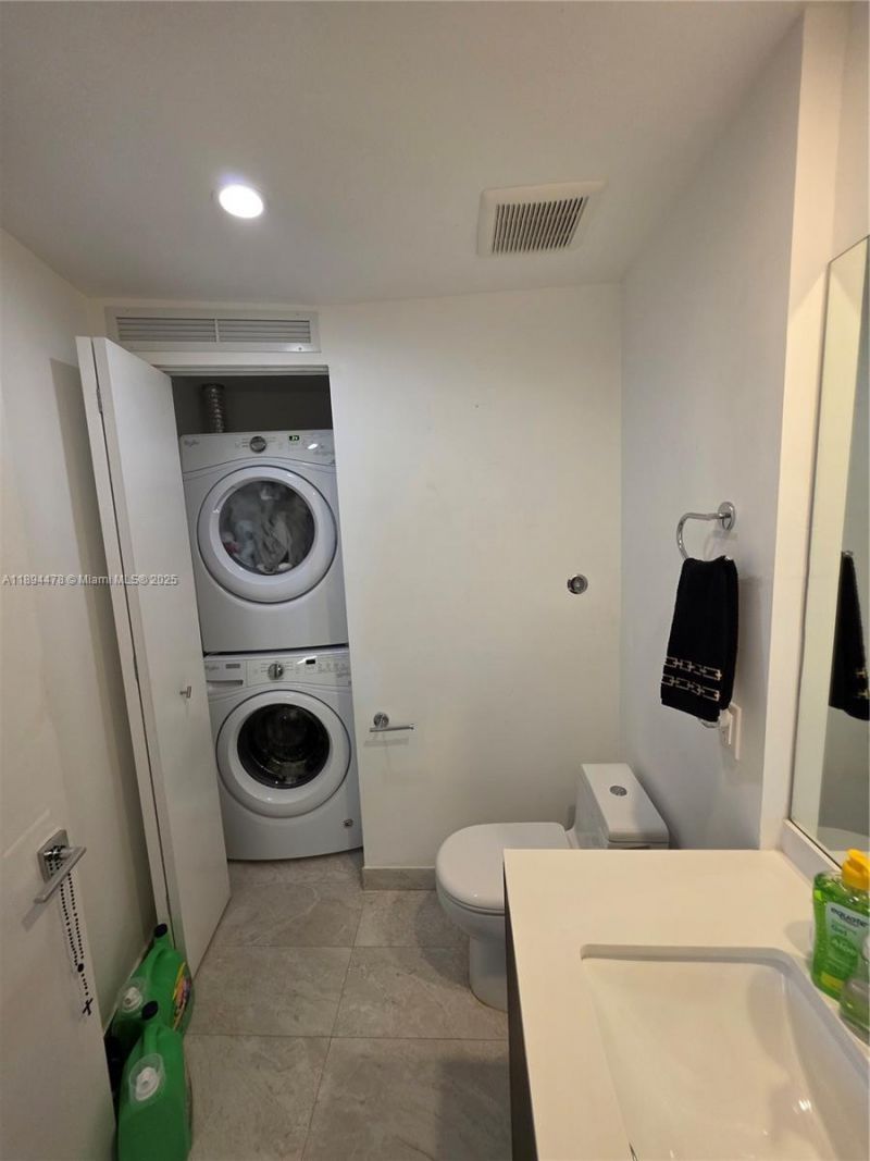 488 NE 18th St, Unit 301, Miami, FL 33132 Photo