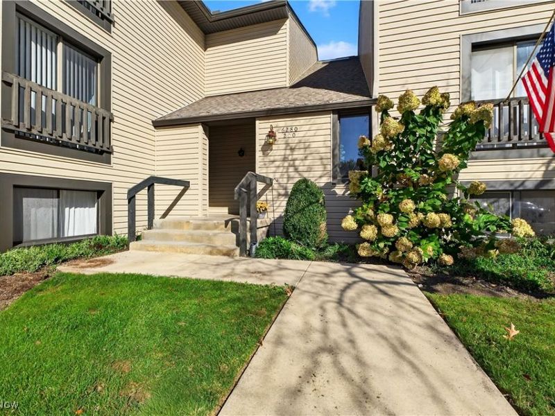 6280 Greenwood Parkway, Unit 202, Sagamore Hills, OH 44067 Photo 1