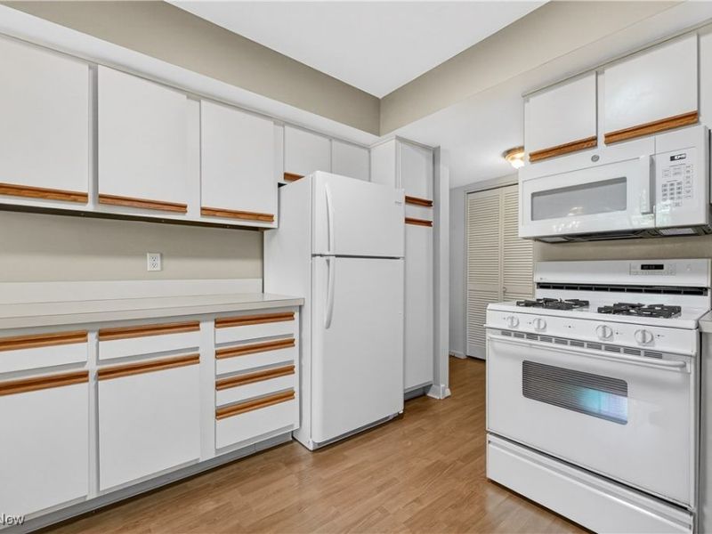 6280 Greenwood Parkway, Unit 202, Sagamore Hills, OH 44067 Photo 20