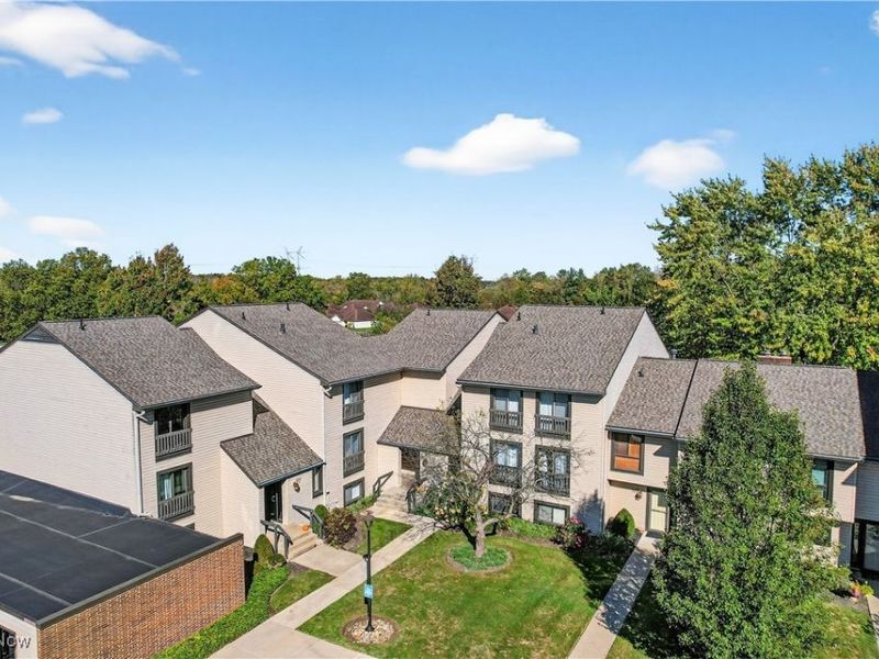 6280 Greenwood Parkway, Unit 202, Sagamore Hills, OH 44067 Photo 4