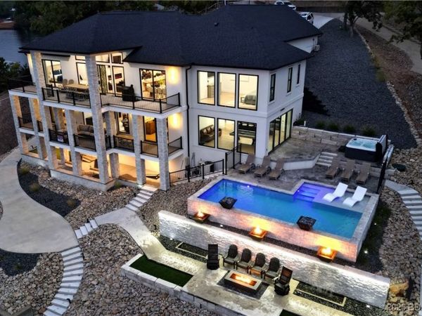 53 Rosco Road , Lake Ozark, MO 65049