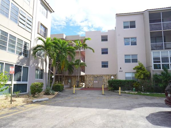 2821 Somerset Drive, Unit 203, Lauderdale Lakes, FL 33311