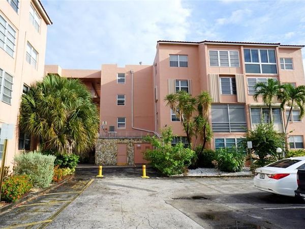 2821 Somerset Dr, Unit 203, Lauderdale Lakes, FL 33311
