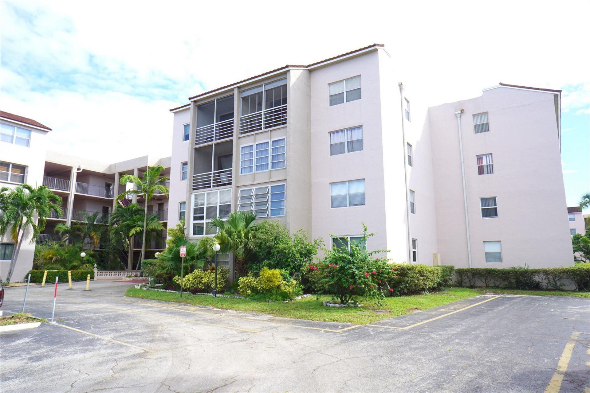 2821 Somerset Drive, Unit 203, Lauderdale Lakes, FL 33311 Photo