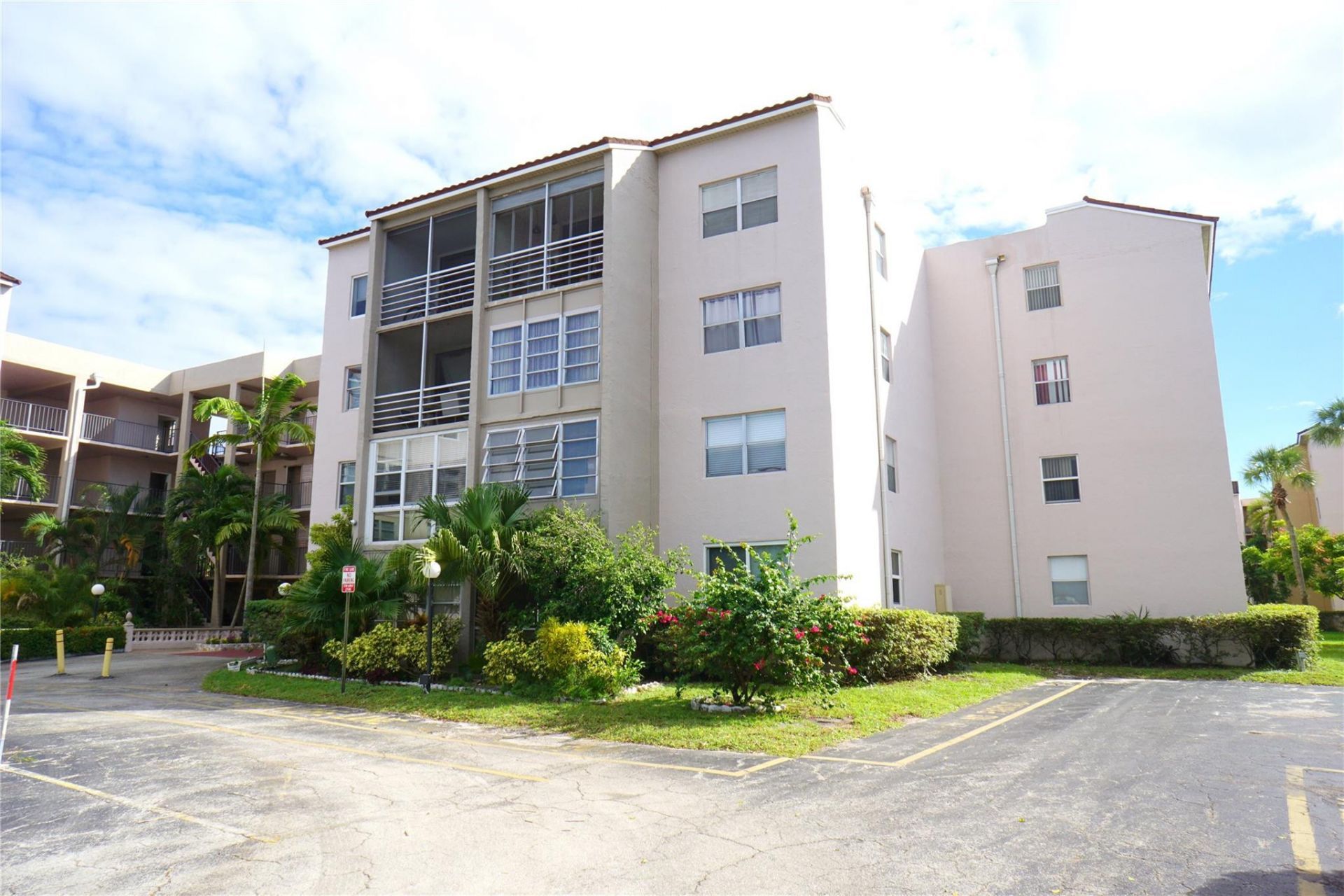 2821 Somerset Drive, Unit 203, Lauderdale Lakes, FL 33311 Photo