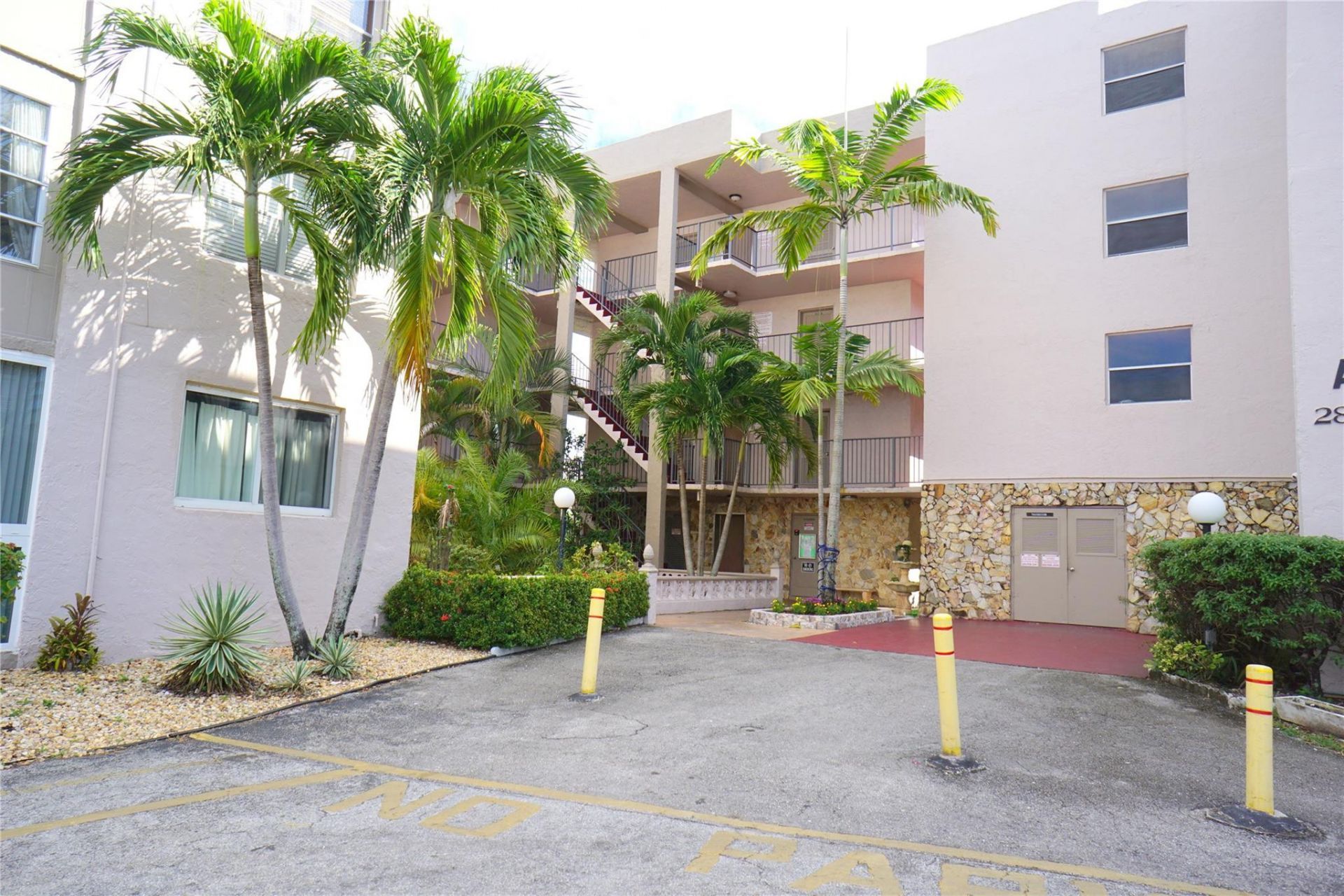2821 Somerset Drive, Unit 203, Lauderdale Lakes, FL 33311 Photo