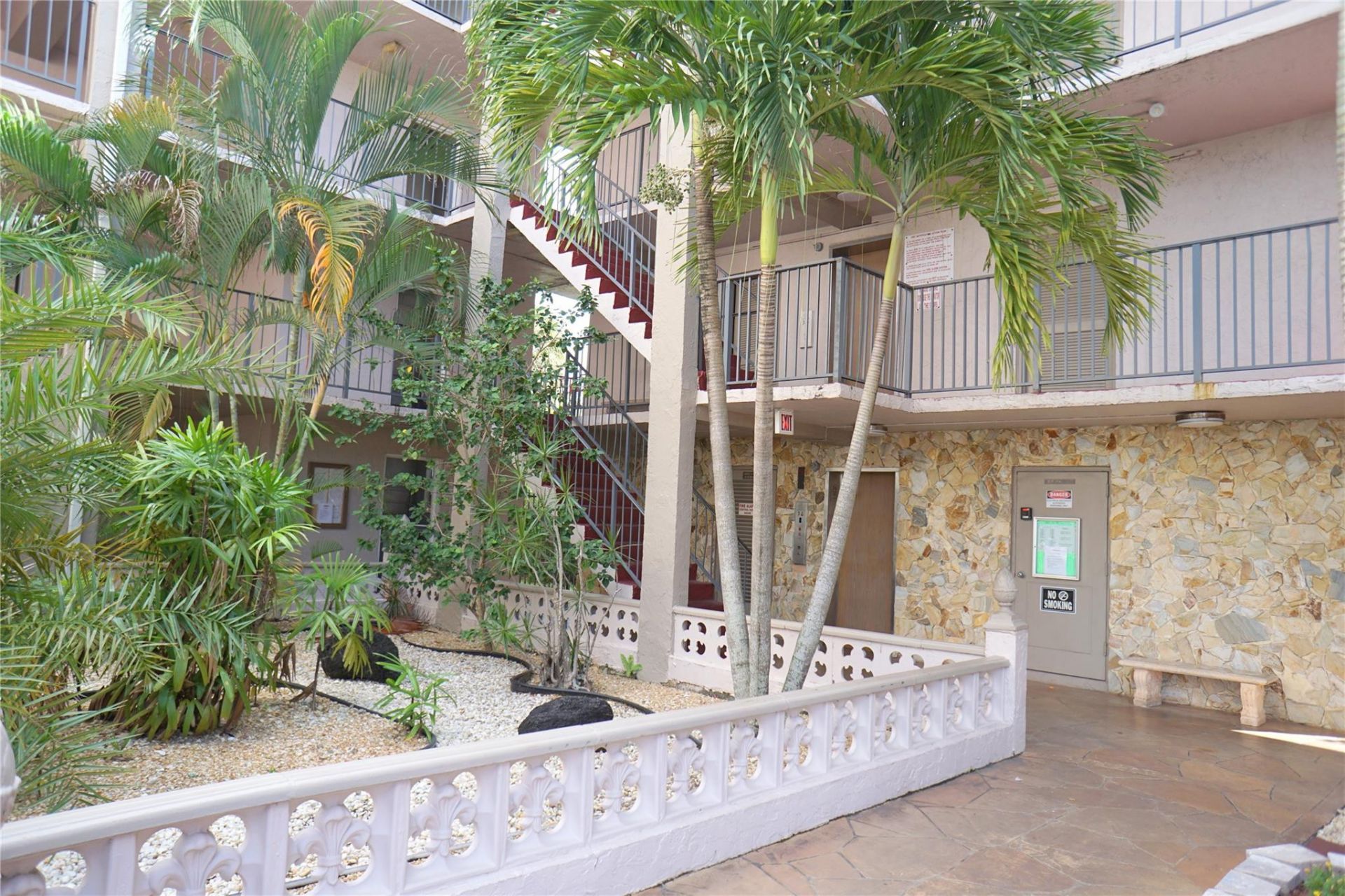 2821 Somerset Drive, Unit 203, Lauderdale Lakes, FL 33311 Photo