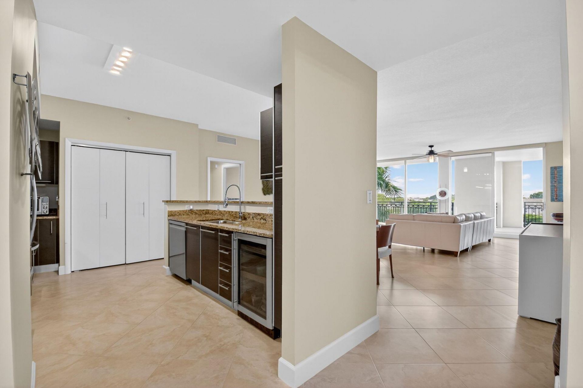 550 Okeechobee Boulevard, Unit 423, West Palm Beach, FL 33401 Photo