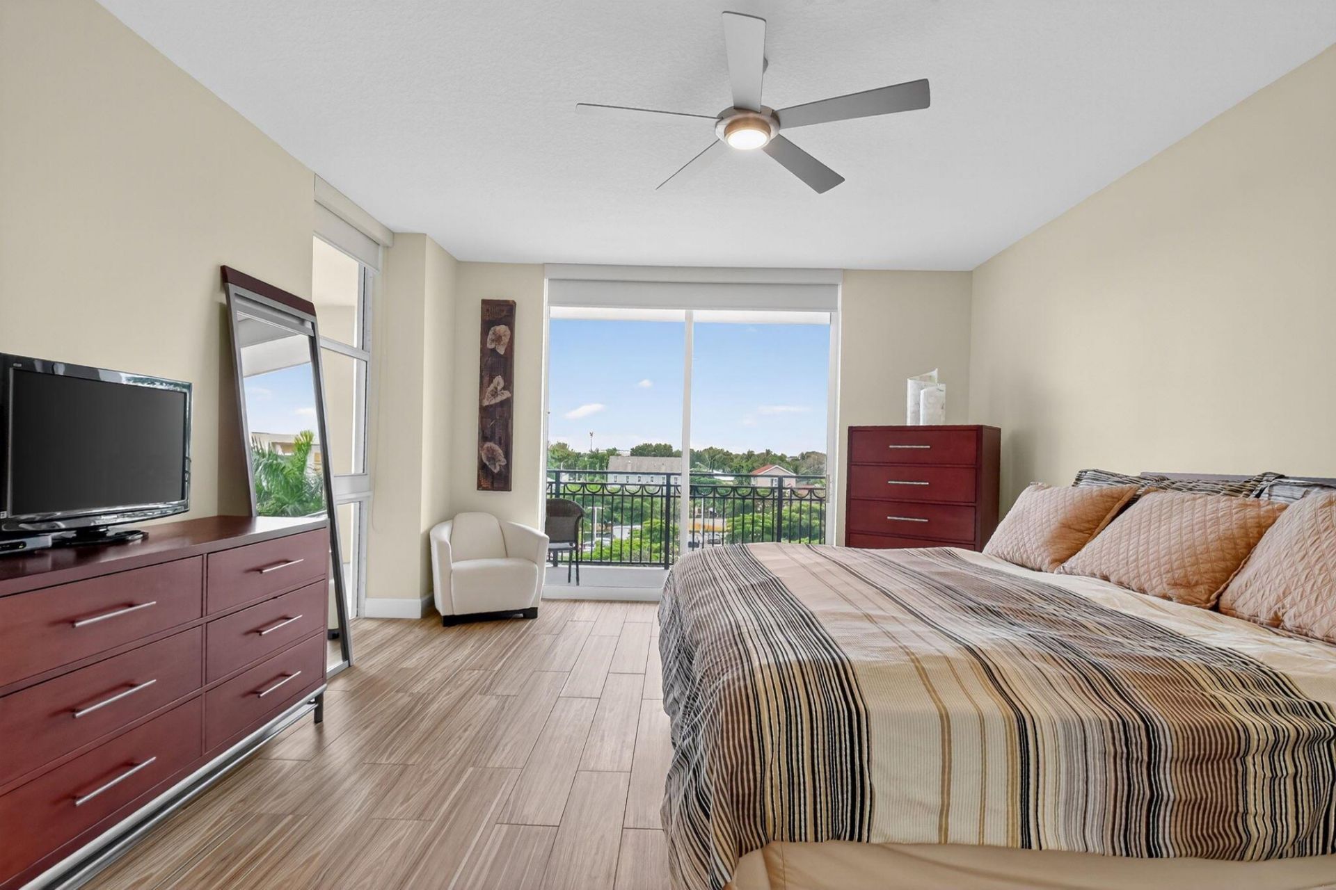 550 Okeechobee Boulevard, Unit 423, West Palm Beach, FL 33401 Photo