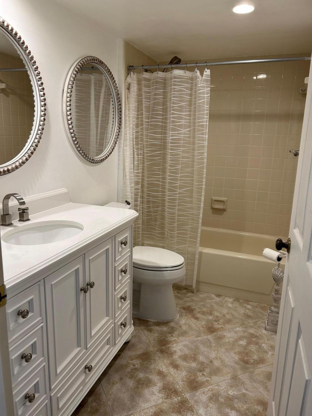 3635 Whitehall Drive, Unit 304, West Palm Beach, FL 33401 Photo