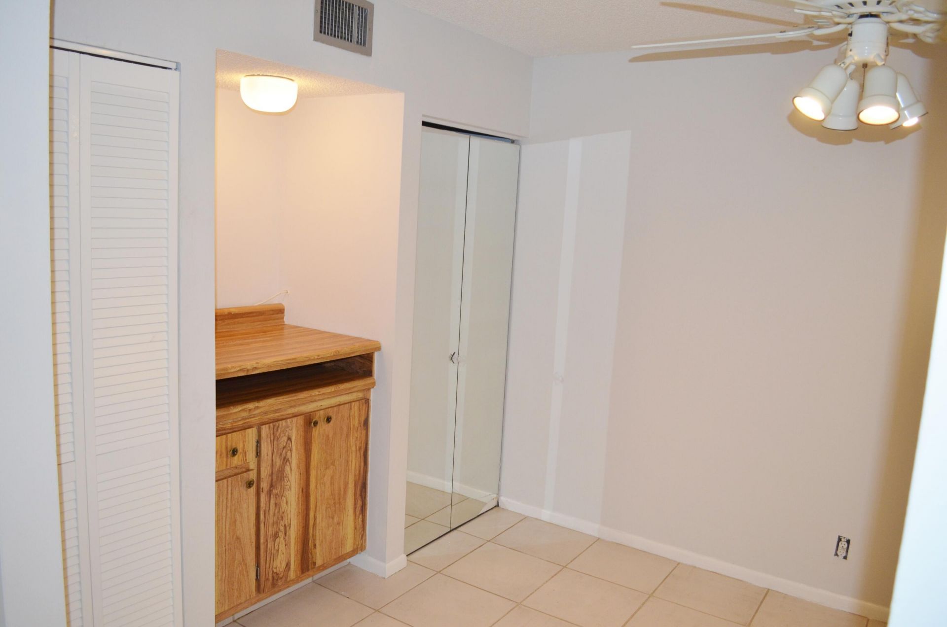 5220 Las Verdes Circle, Unit 211, Delray Beach, FL 33484 Photo