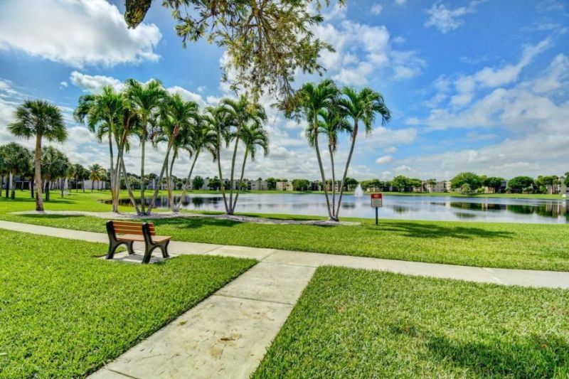 5220 Las Verdes Circle, Unit 211, Delray Beach, FL 33484 Photo