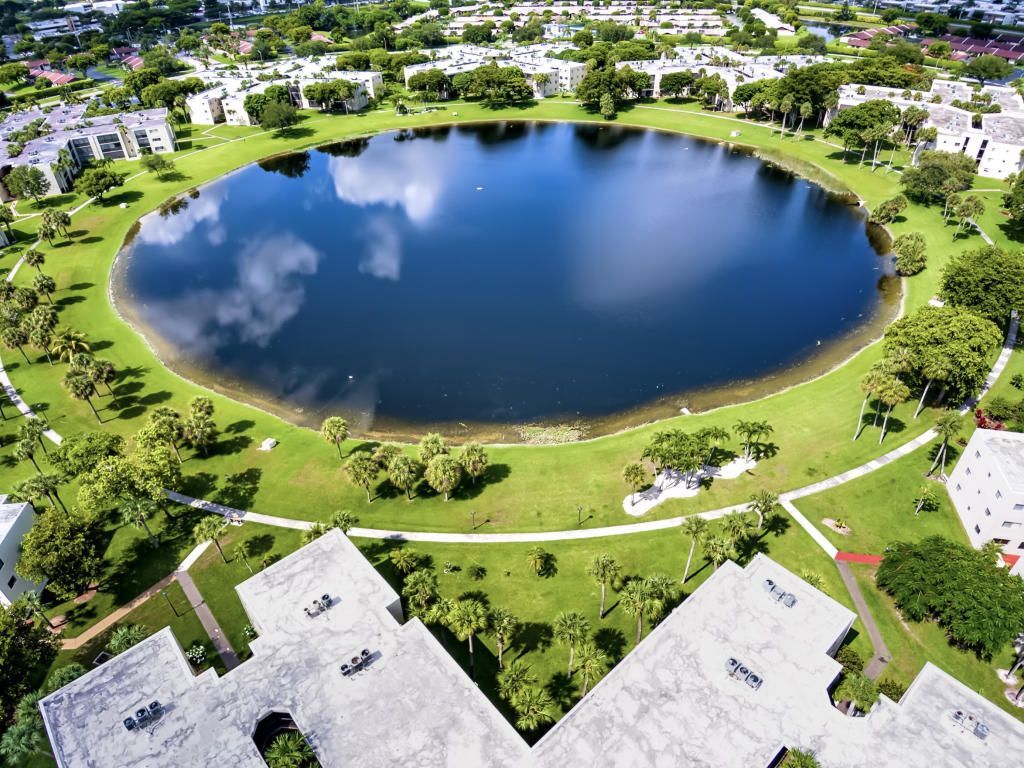 5220 Las Verdes Circle, Unit 211, Delray Beach, FL 33484 Photo