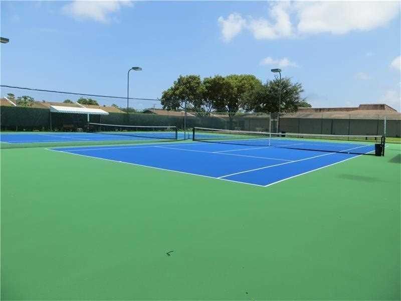 5220 Las Verdes Circle, Unit 211, Delray Beach, FL 33484 Photo
