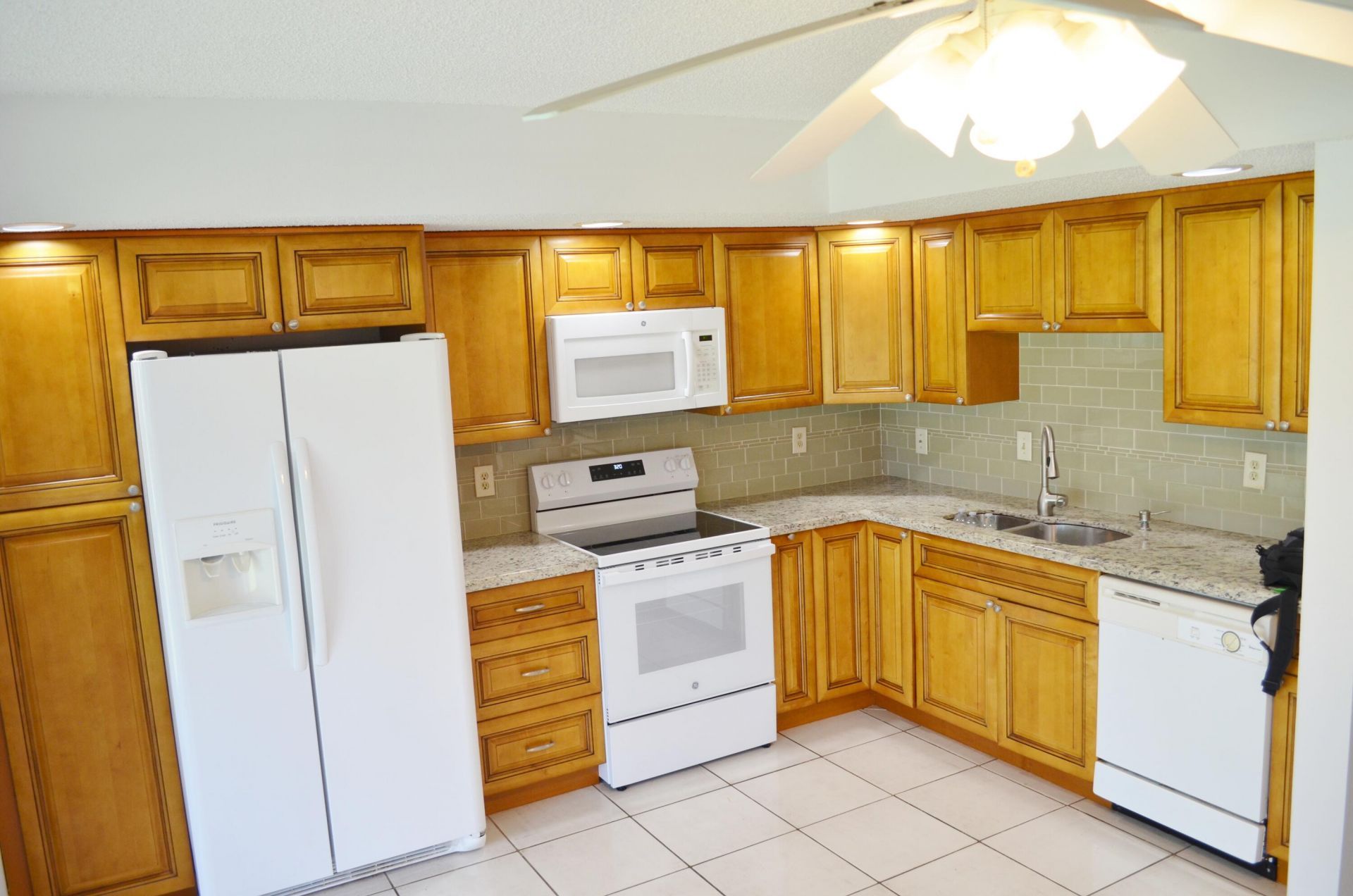 5220 Las Verdes Circle, Unit 211, Delray Beach, FL 33484 Photo