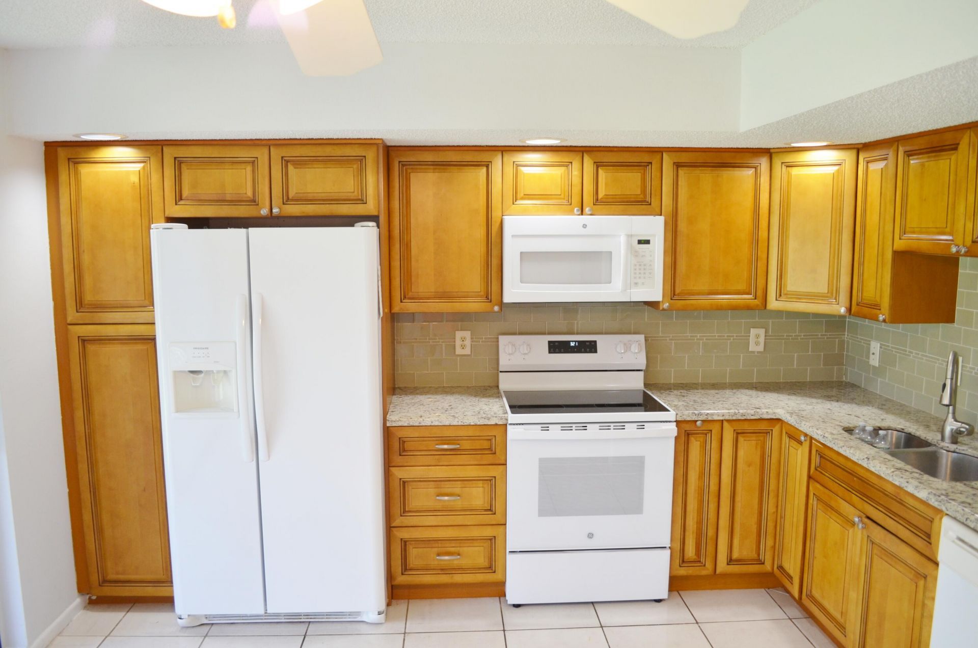 5220 Las Verdes Circle, Unit 211, Delray Beach, FL 33484 Photo