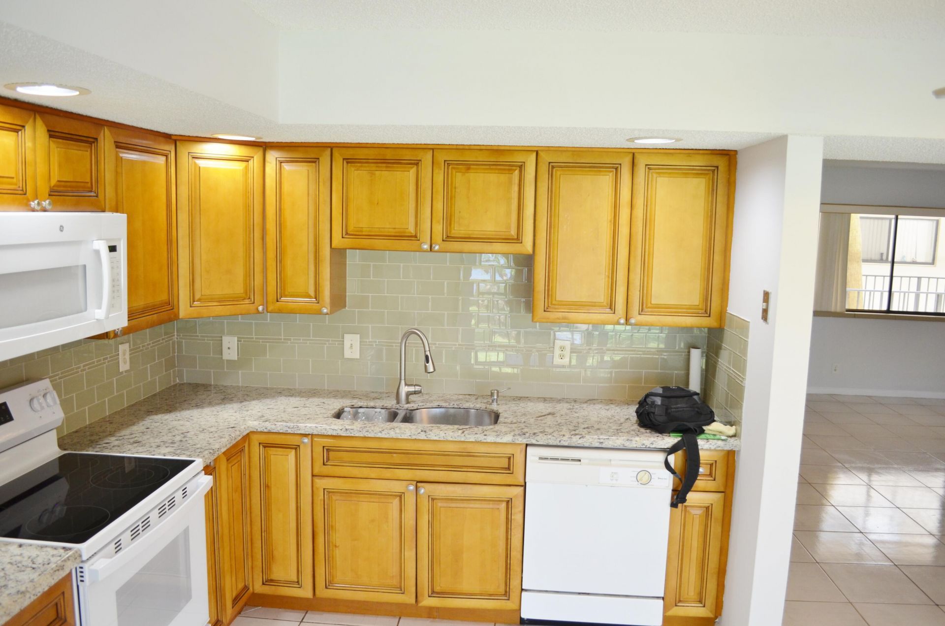 5220 Las Verdes Circle, Unit 211, Delray Beach, FL 33484 Photo