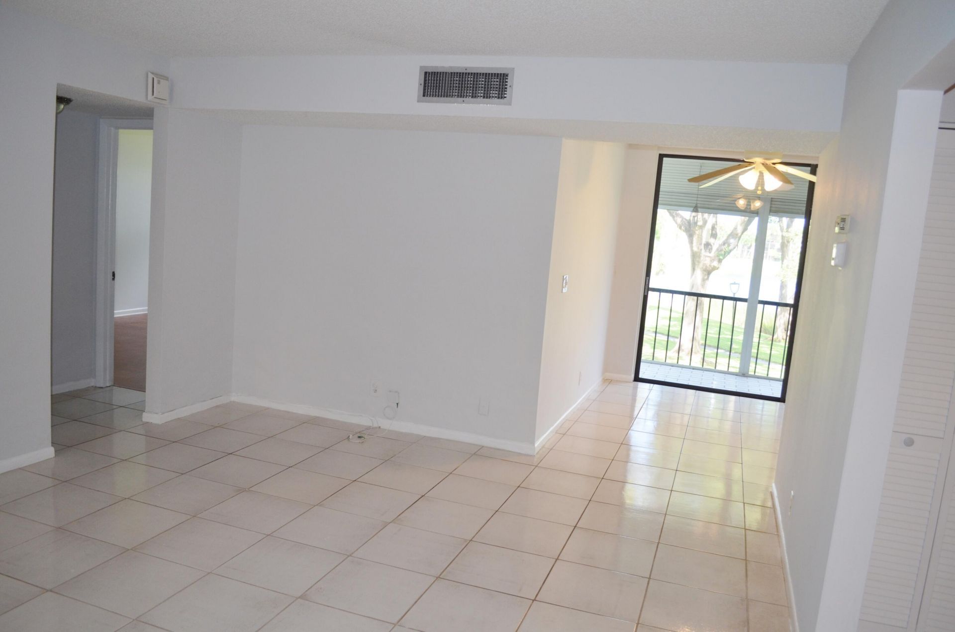 5220 Las Verdes Circle, Unit 211, Delray Beach, FL 33484 Photo