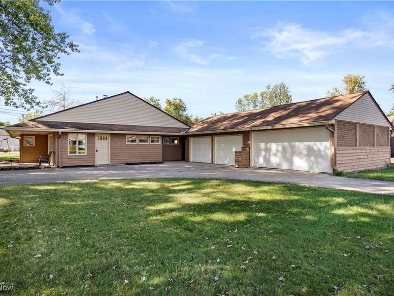 552 Treadway Boulevard, Sheffield Village, OH 44054 Photo 1