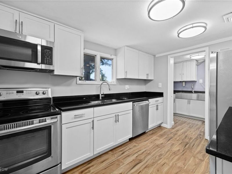 552 Treadway Boulevard, Sheffield Village, OH 44054 Photo 10