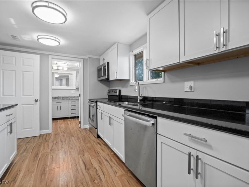 552 Treadway Boulevard, Sheffield Village, OH 44054 Photo 14