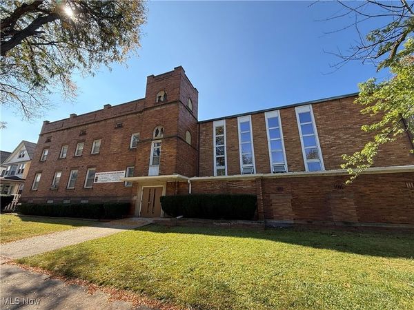 2011 West Boulevard, Cleveland, OH 44102