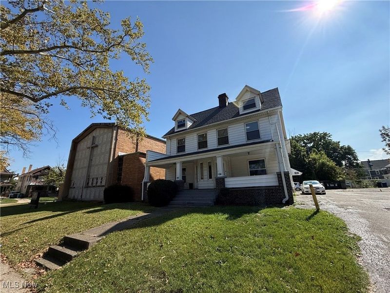 2011 West Boulevard, Cleveland, OH 44102 Photo 2