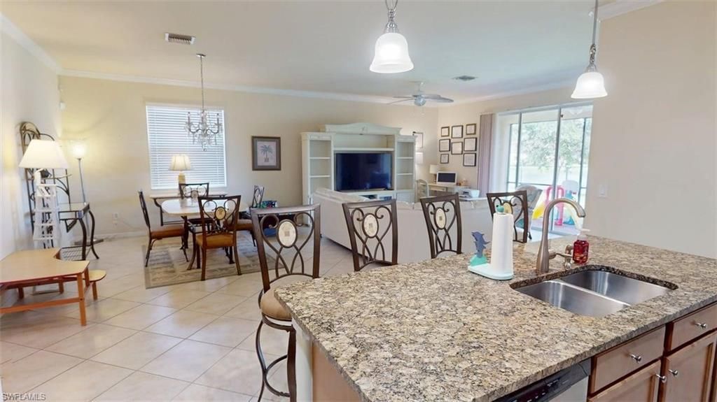 2571 Laurentina Ln, Cape Coral, FL 33909 Photo