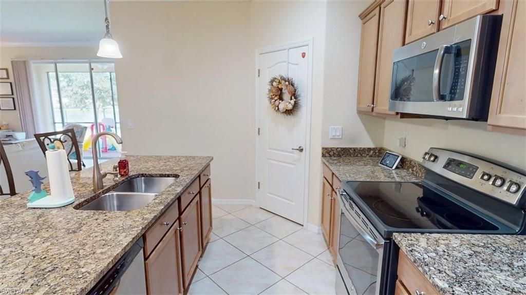 2571 Laurentina Ln, Cape Coral, FL 33909 Photo