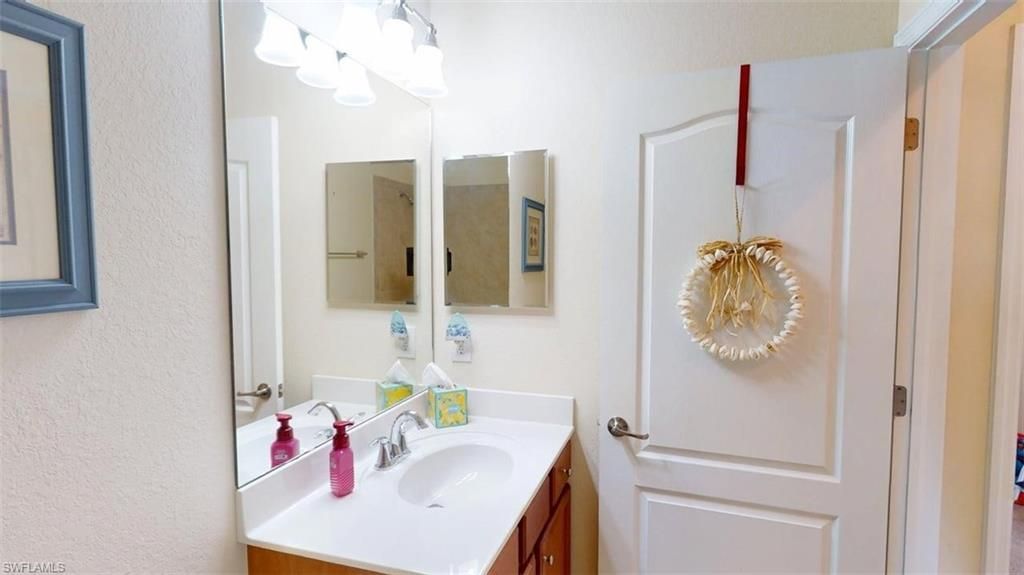 2571 Laurentina Ln, Cape Coral, FL 33909 Photo