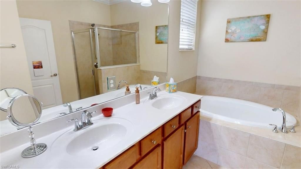 2571 Laurentina Ln, Cape Coral, FL 33909 Photo