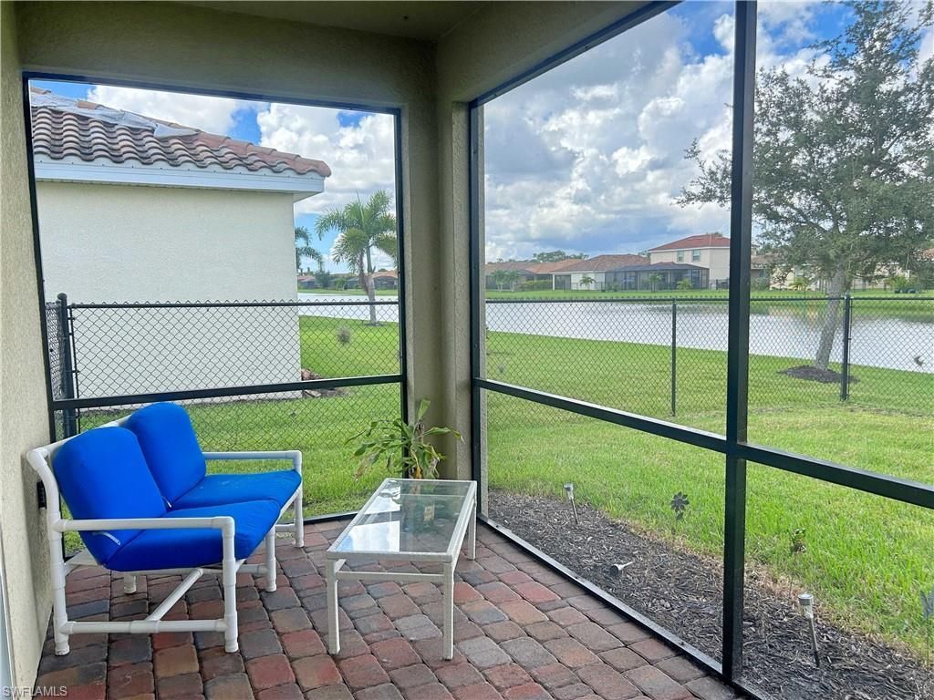 2571 Laurentina Ln, Cape Coral, FL 33909 Photo