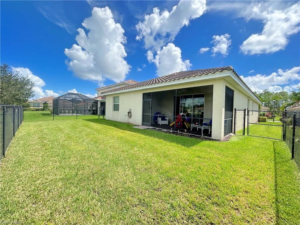2571 Laurentina Ln, Cape Coral, FL 33909 Photo