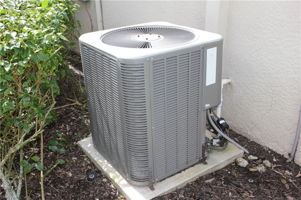 2571 Laurentina Ln, Cape Coral, FL 33909 Photo