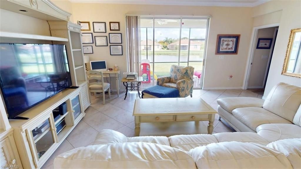 2571 Laurentina Ln, Cape Coral, FL 33909 Photo