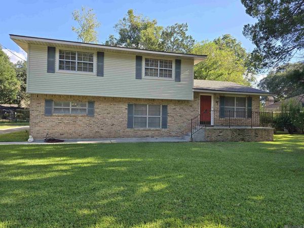 58725 Delacroix Ave, Plaquemine, LA 70764