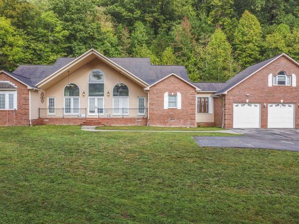 799 Twin Hills Lane, Jacksboro, TN 37757
