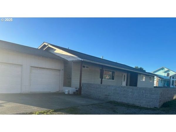 711 1ST ST, Brookings, OR 97415
