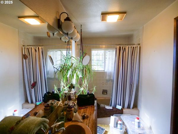 1801 SE 176TH AVE, Portland, OR 97233