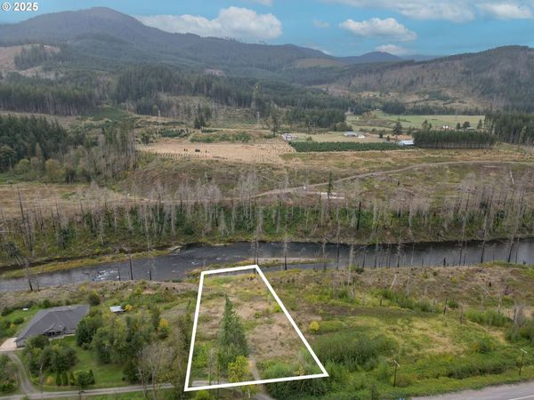 35220 N SANTIAM SE HWY, Gates, OR 97346