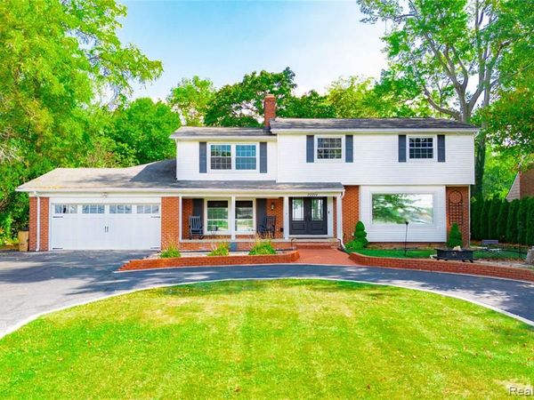 22271 West River Road, Grosse Ile Twp, MI 48138