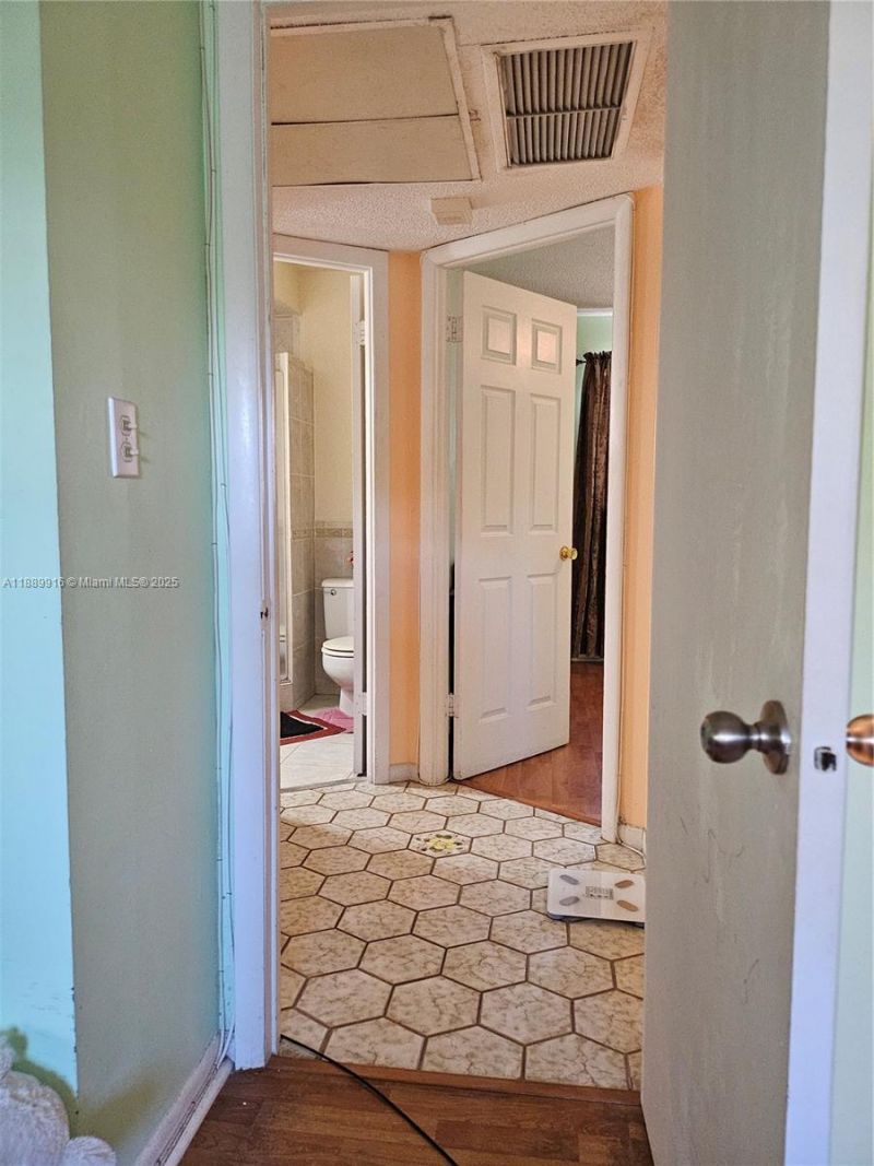 5121 W Oakland Park Blvd, Unit 211, Lauderdale Lakes, FL 33313 Photo