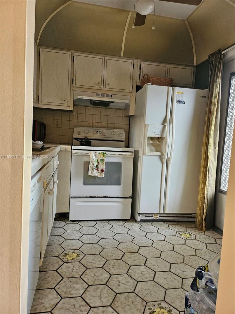 5121 W Oakland Park Blvd, Unit 211, Lauderdale Lakes, FL 33313 Photo